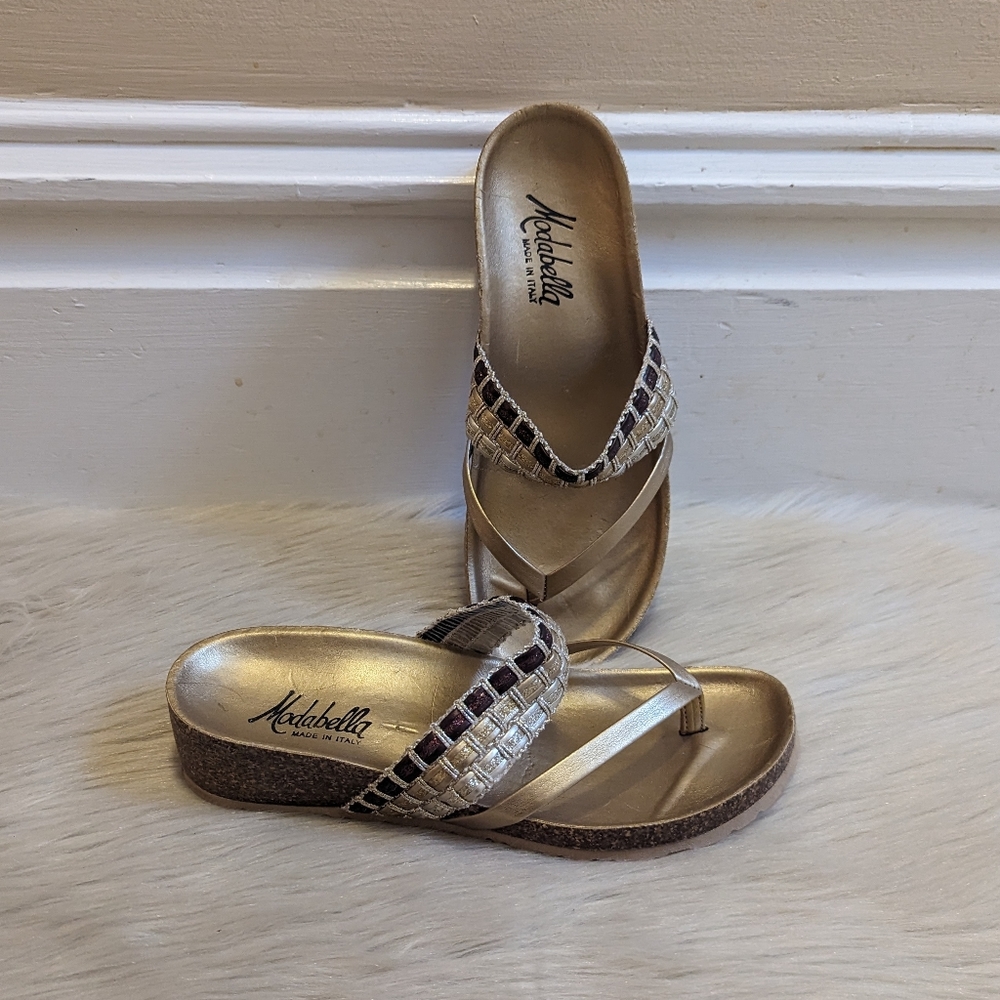 Modabella Italy gold and brown sandals size 7